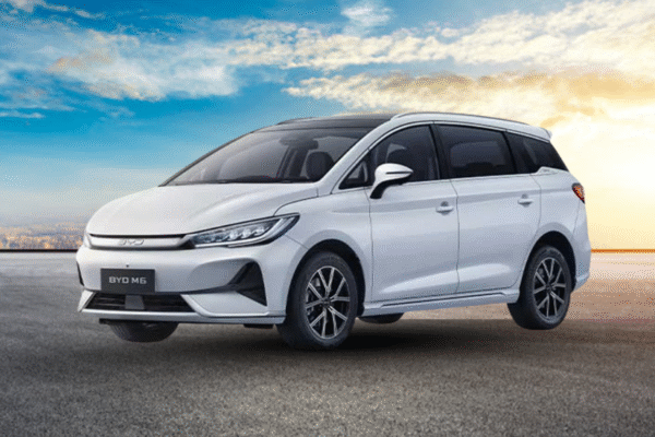 BYD M6